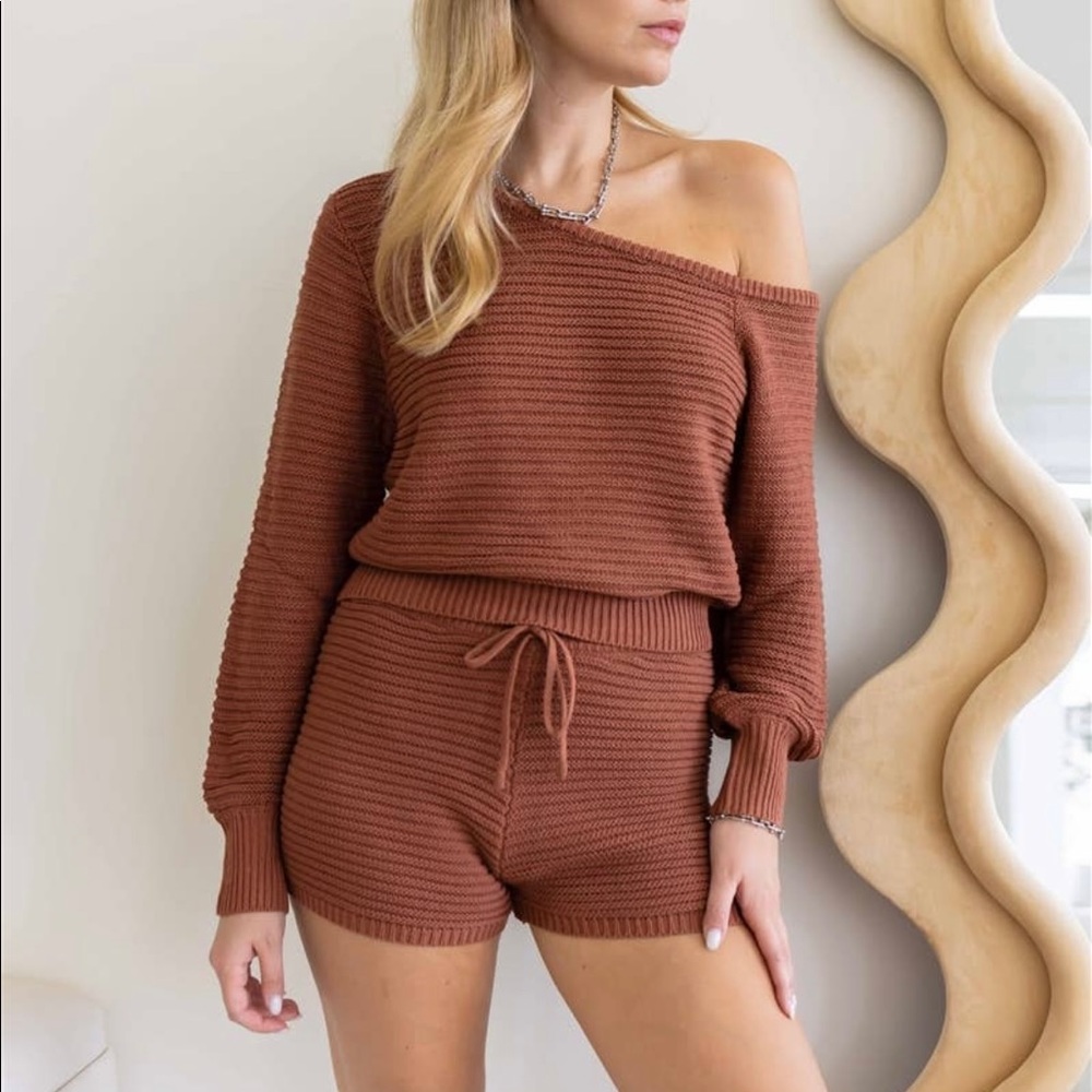 NEW OFF THE SHOULDER KNIT SHORTS SET